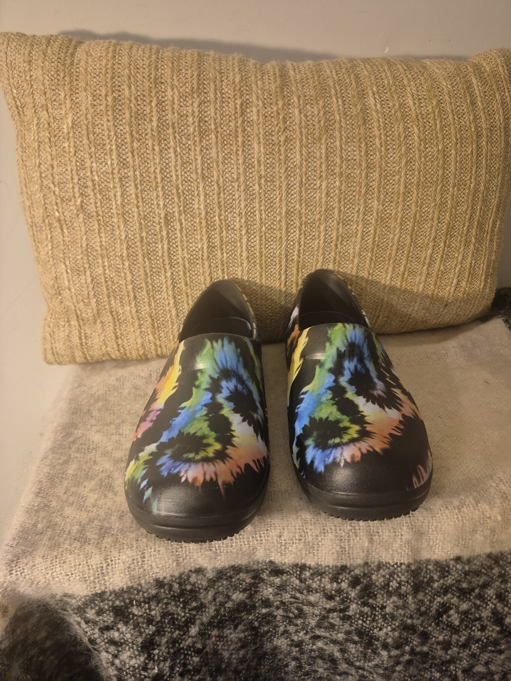 CROCS Black Tie-Dye Pattern Clogs